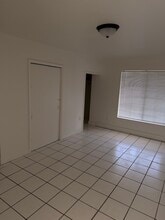4825 Burgundy Ln in Orlando, FL - Foto de edificio - Building Photo