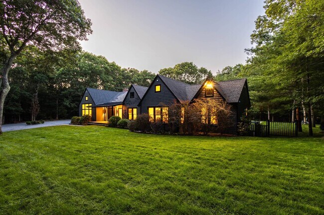 500 Water Mill Towd Rd in Southampton, NY - Building Photo - Building Photo