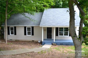 2919 Archdale Dr in Charlotte, NC - Building Photo