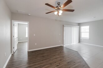 29980 Marquette Ave in Wesley Chapel, FL - Building Photo - Building Photo