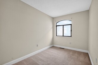 3242 Niagara Sq, Unit 1 in Pittsburgh, PA - Building Photo - Building Photo