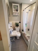 14 Greystone St, Unit 2 in Quincy, MA - Foto de edificio - Building Photo