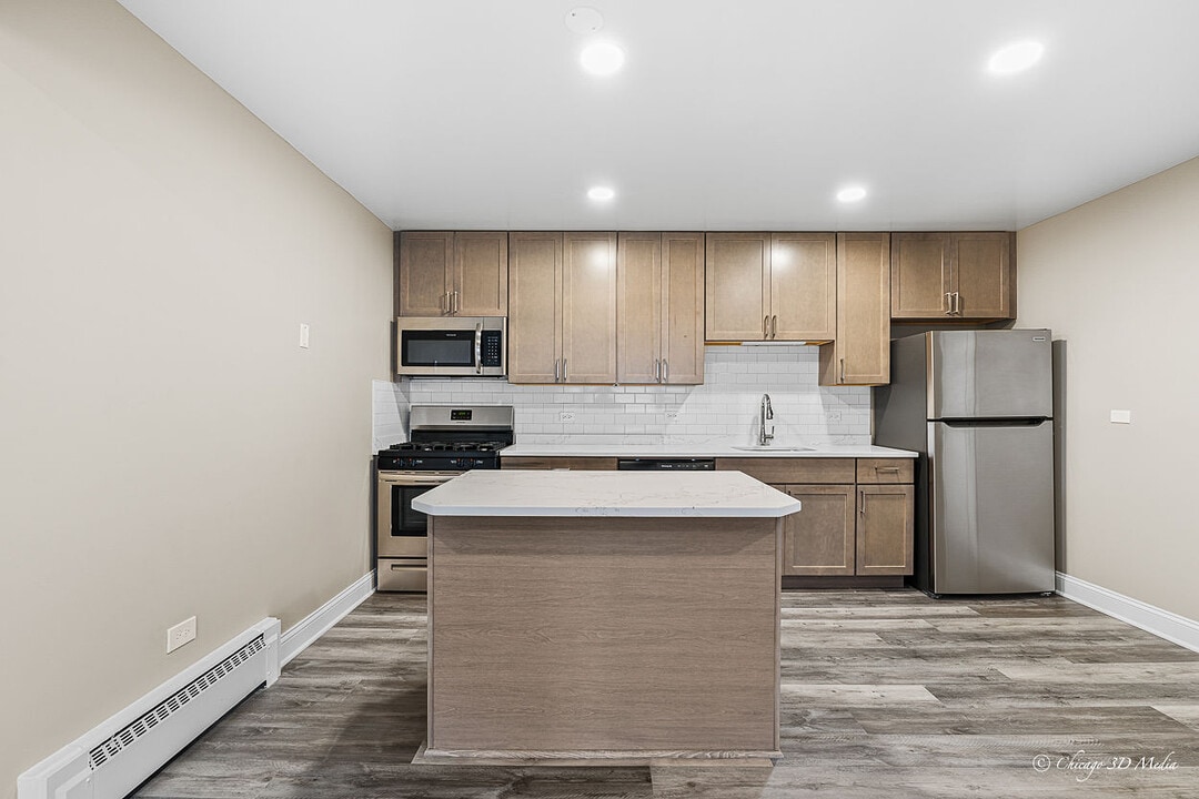 7538 W Lawrence Ave in Harwood Heights, IL - Building Photo