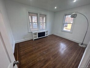 530 Fourth Ave in Pelham, NY - Building Photo - Building Photo