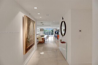 3535 Hiawatha Ave in Miami, FL - Building Photo - Building Photo