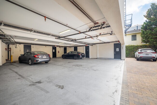 9240 National Blvd in Los Angeles, CA - Building Photo - Building Photo