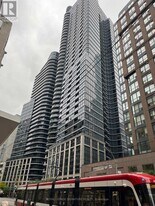 25 Carlton St. in Toronto, ON - Building Photo