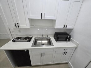 931 Opa-locka Blvd in Opa Locka, FL - Building Photo - Building Photo