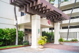 Waipuna in Honolulu, HI - Building Photo - Building Photo
