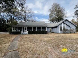 113 Live Oak Ct in Crestview, FL - Building Photo