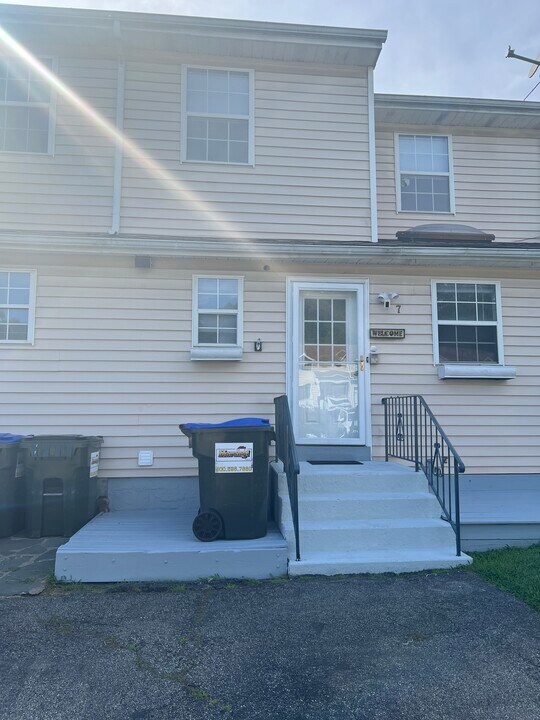 7 Franklin Pl in Washingtonville, NY - Building Photo