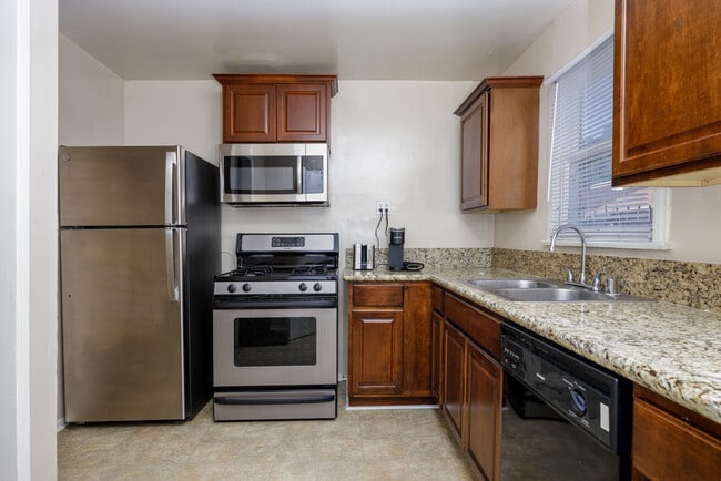 Student Housing Near USC Univ Southern Calif in Los Angeles, CA - Building Photo - Building Photo