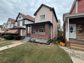 827 E 10th Ave in Homestead, PA - Building Photo - Building Photo