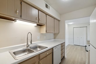 5560 Heatherdowns Blvd in Toledo, OH - Building Photo - Building Photo