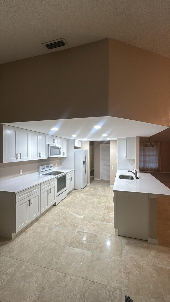 5406 Burchette Rd in Tampa, FL - Building Photo - Building Photo