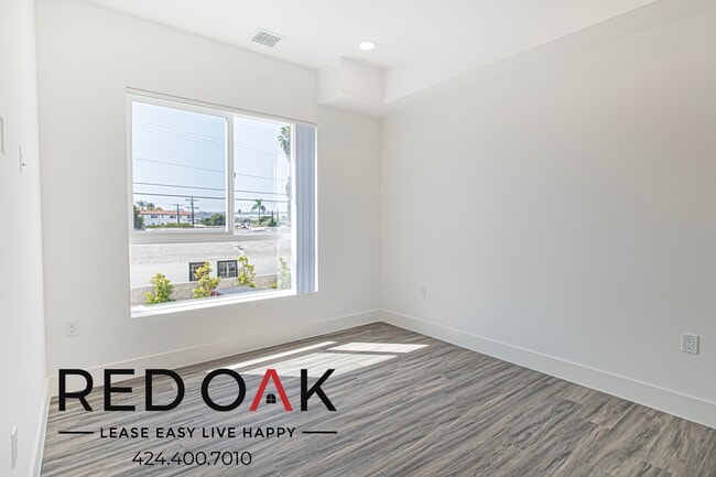 4000 Mont Clair St in Los Angeles, CA - Building Photo - Building Photo
