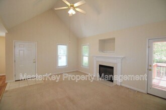 701 Senter St in Fuquay Varina, NC - Foto de edificio - Building Photo