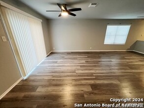 5434 Spring Walk in San Antonio, TX - Building Photo - Building Photo