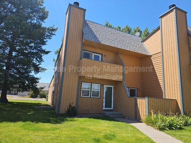 property at 9 River Dr