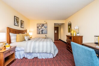 2330 W Northwest Hwy in Dallas, TX - Foto de edificio - Floor Plan