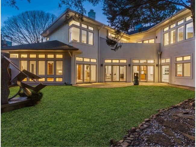 35 Robin Hood Rd NE in Atlanta, GA - Building Photo - Building Photo