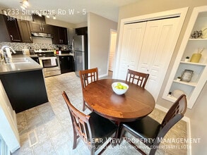 233 Silkstone Rd W in Lethbridge, AB - Building Photo - Building Photo