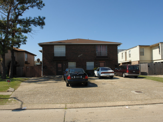 3717 Martinique Ave in Kenner, LA - Foto de edificio - Building Photo