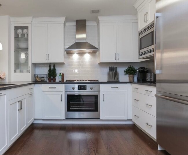 10 Byron Pl, Unit 318 in Larchmont, NY - Foto de edificio - Building Photo