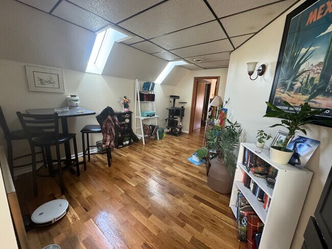 2621 N Maryland Ave, Unit 3 in Milwaukee, WI - Building Photo - Building Photo
