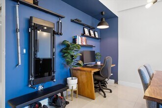 3250 Grand Ave, Unit 301 in Miami, FL - Building Photo - Building Photo