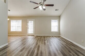 75 Pooles Bend Ct in Hiram, GA - Foto de edificio - Building Photo