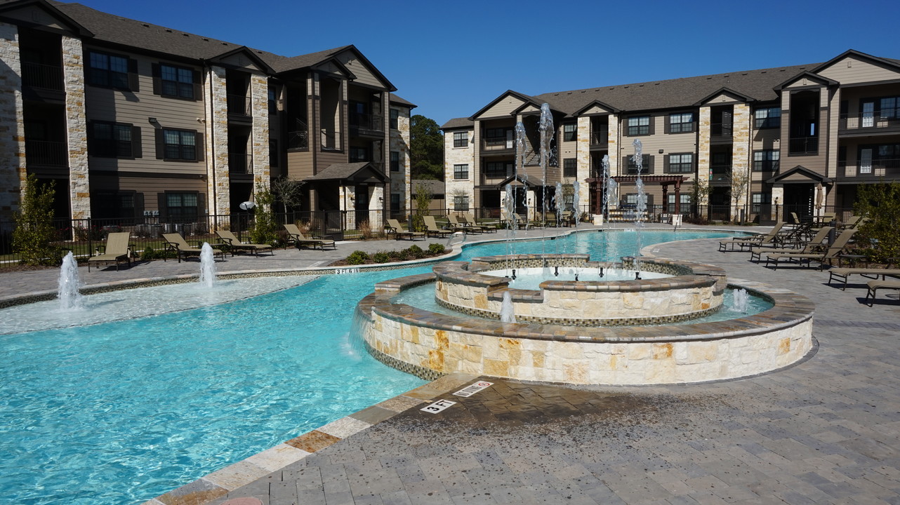 Willow Creek Apartments Phase II in Tomball, TX - Building Photo