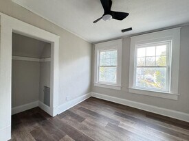 836 S Broadway Ave in Springfield, MO - Building Photo