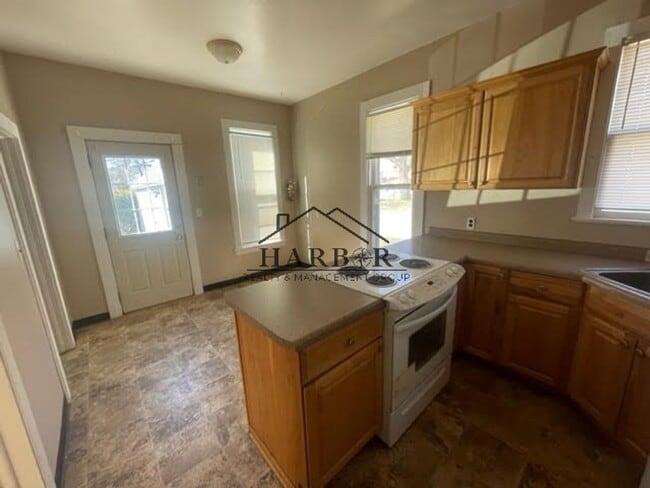 property at 524 E Center St