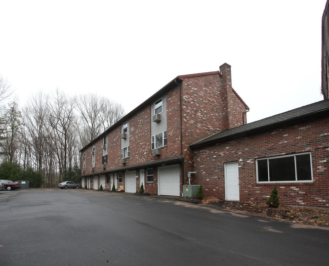 1 Barwood Mnr in Unionville, CT - Building Photo - Building Photo