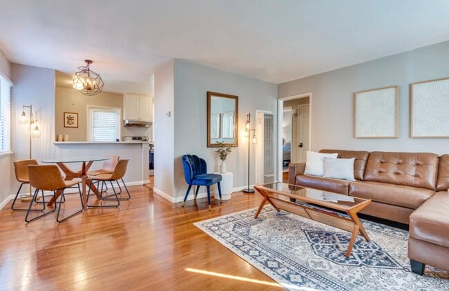 504 N Rosemary Ln, Unit 504 in Burbank, CA - Building Photo - Building Photo