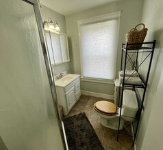14 Orchard St, Unit 1 in Easthampton, MA - Building Photo - Building Photo