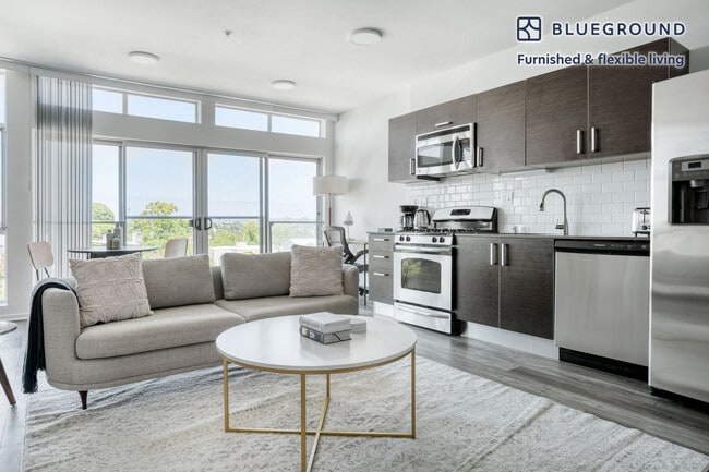 4133 Redwood Ave in Los Angeles, CA - Building Photo - Building Photo