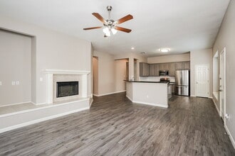 8911 Cypress Square Dr in Spring, TX - Building Photo - Building Photo