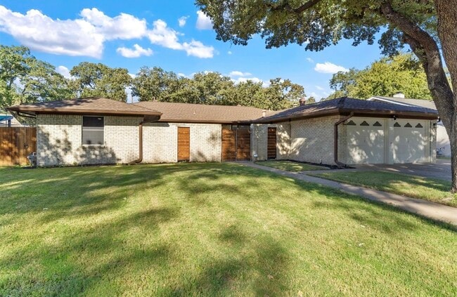 property at 1521 Oak Creek Dr