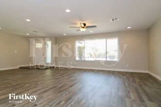 4717 W Echo Ln in Glendale, AZ - Foto de edificio - Building Photo