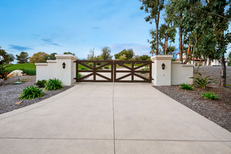 6842 Paseo Delicias in Rancho Santa Fe, CA - Building Photo - Building Photo