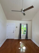 2038 Highland Ave in Los Angeles, CA - Building Photo - Building Photo