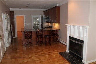 188 W 7th St, Unit 1 in Boston, MA - Building Photo - Building Photo
