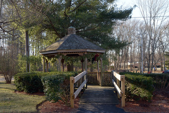 Hope Gardens in Attleboro, MA - Foto de edificio - Building Photo