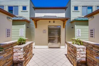 4151 Mission Blvd in San Diego, CA - Building Photo - Building Photo