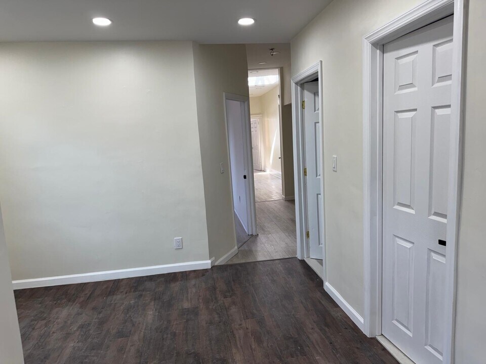 356 West Side Ave in Jersey City, NJ - Building Photo