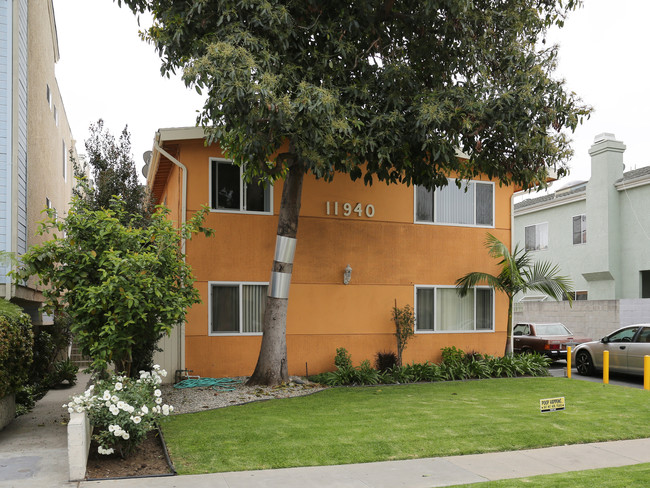 11940 Avon Way in Los Angeles, CA - Building Photo - Building Photo