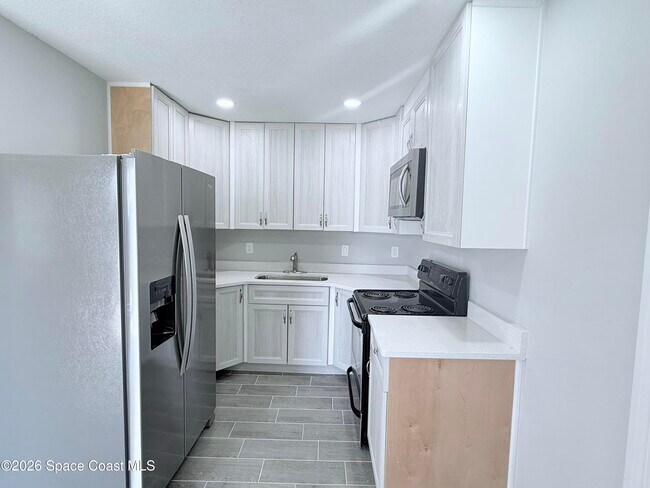 2556 Sarno Rd in Melbourne, FL - Building Photo - Building Photo