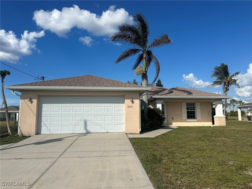 3619 Caloosa Pkwy in Cape Coral, FL - Building Photo